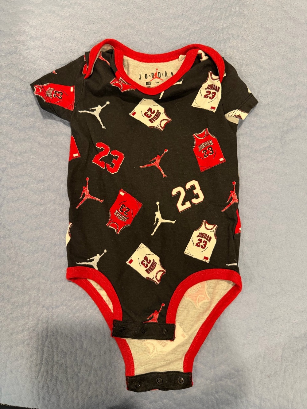 Jordan 3-Pack Baby Bodysuits - Red, Black, White - Picture 6 of 6